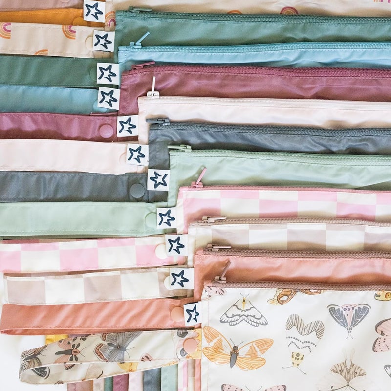 Tiny Twinkle Mess Proof Wet Bags | 2-Pack Reusable Waterproof Wet Bags for Swimsuits | Baby Clothes | Travel & Diaper Bag (Sage, Charcoal) - Image 5