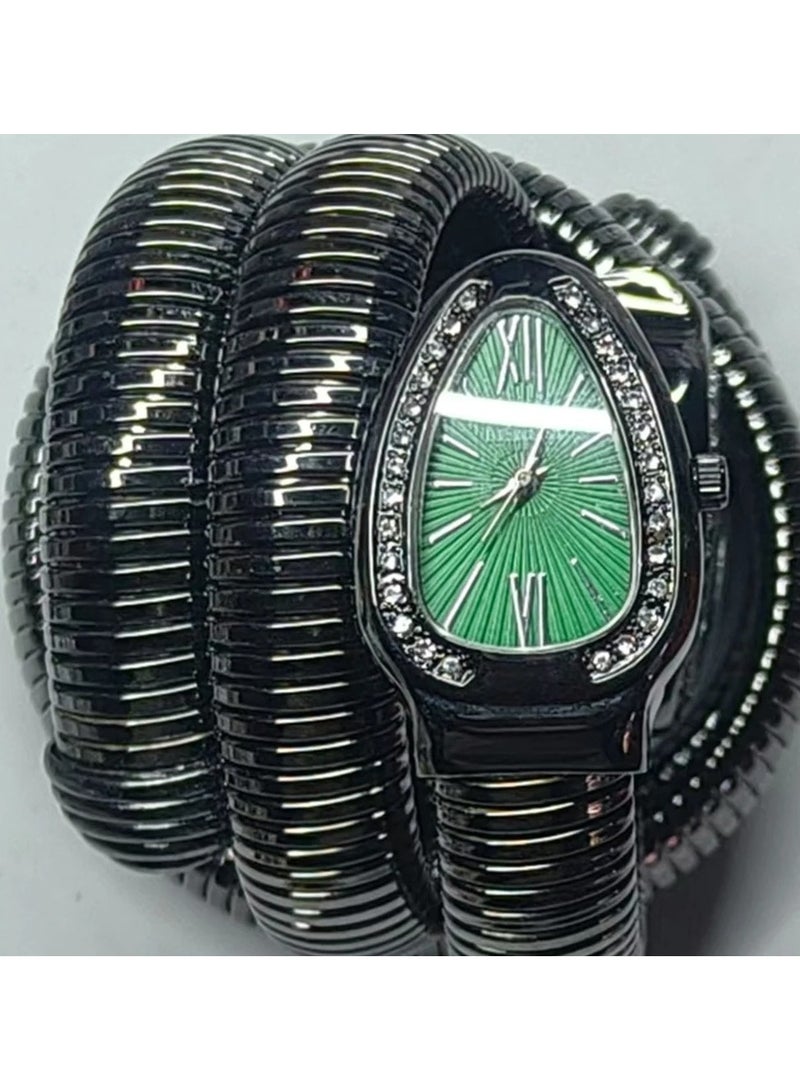 AROAQ Luxury Women's Quartz Watch with Elegant Bracelet Design Fashion Stainless Steel Gold Wristwatch for Ladies