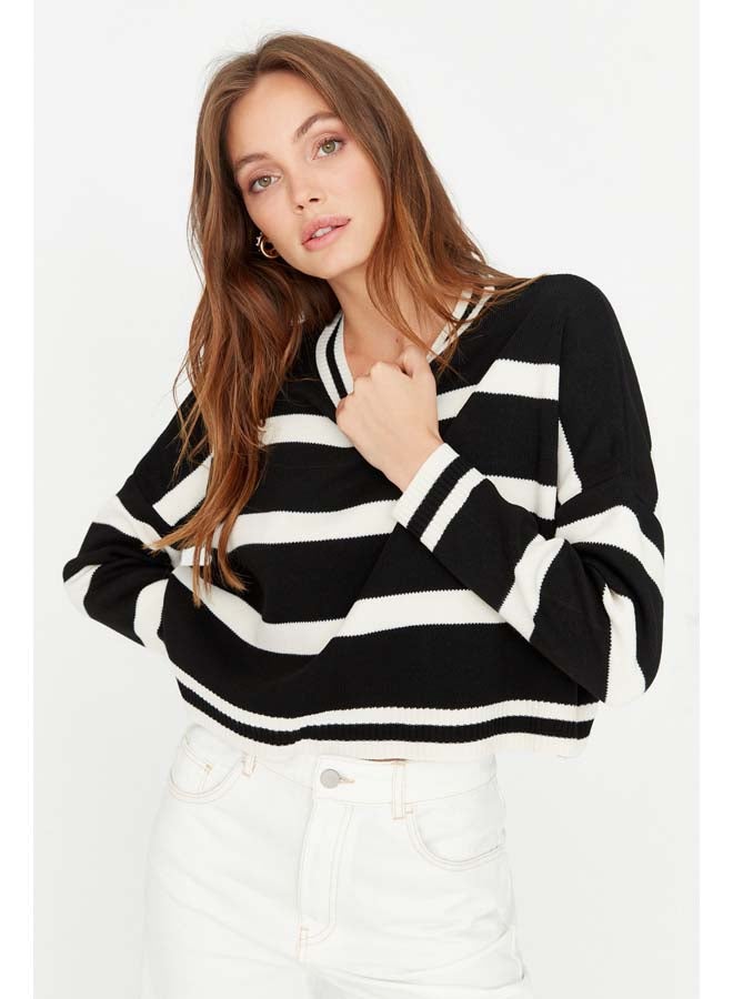 trendyol Black Crop Striped Knitwear Sweater TWOAW23KZ00205 - Image 1