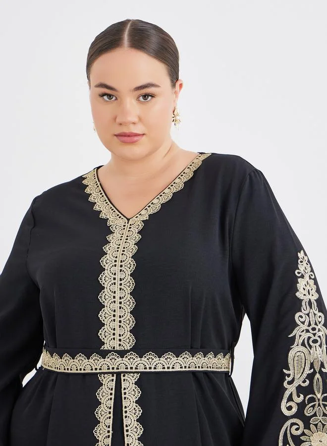 Styli Styli Plus Black Kaftan with Lace Trim