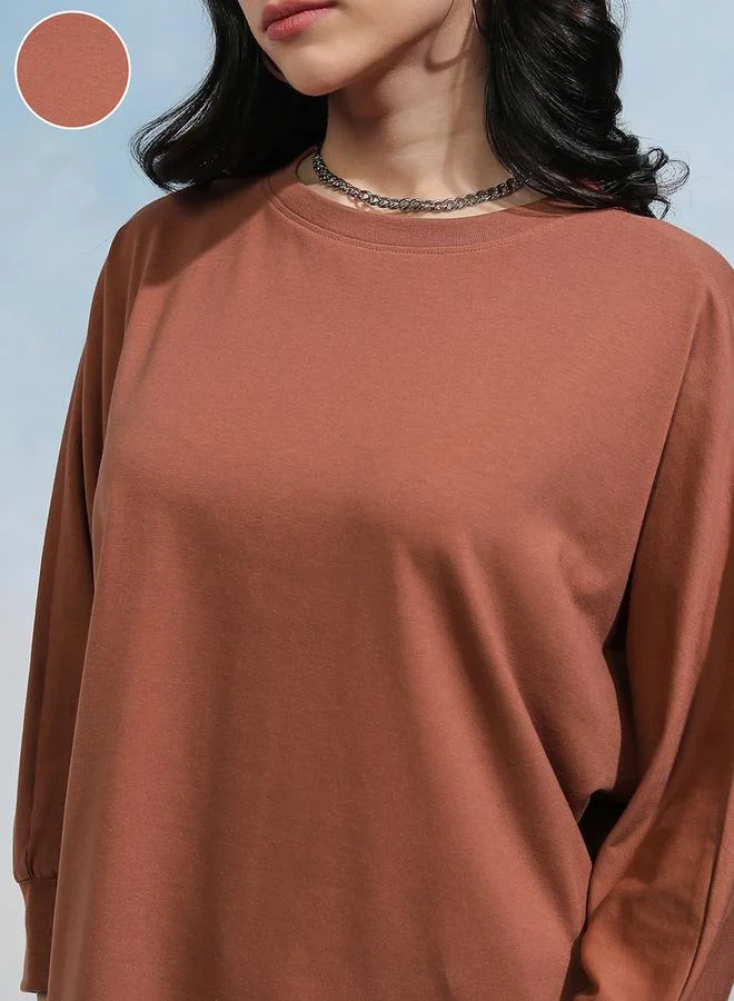Tokyo Talkies Tokyo Talkies Solid Round Neck Curved Hem T-Shirt
