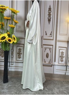 Loquat عباية بيضاء بسيطة برقبة دائرية من الساتان اللامع  - Image 2