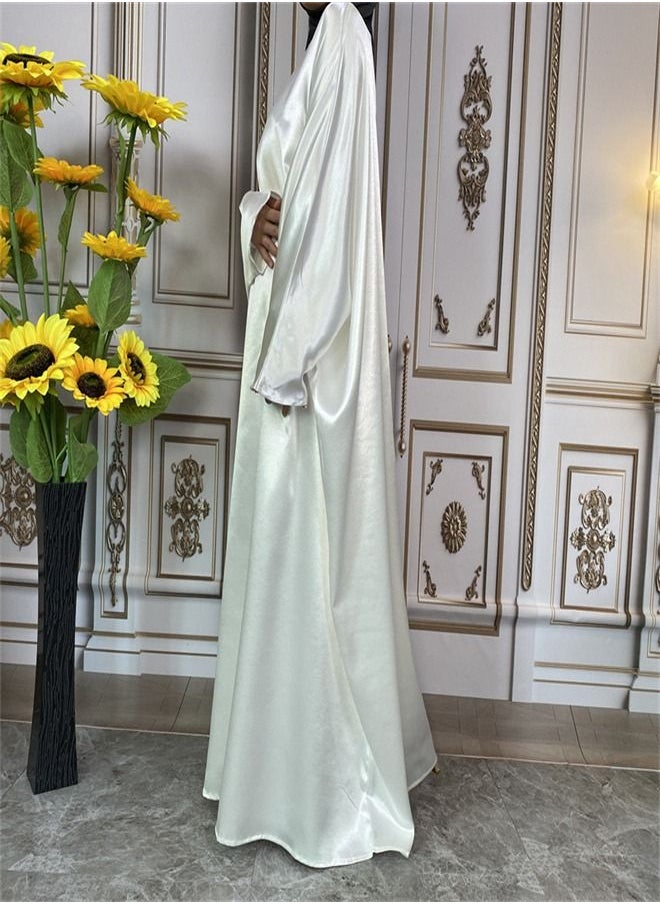 Loquat عباية بيضاء بسيطة برقبة دائرية من الساتان اللامع  - Image 2
