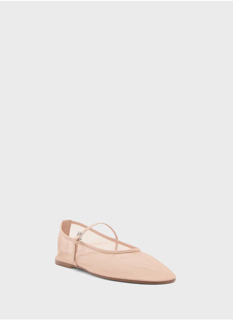 ستيف مادن Mash Buckle Strap Closed Toe Ballerinas