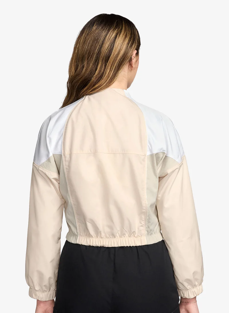 نايكي جاكيت رياضي قصير من نايكي سبورتس وير