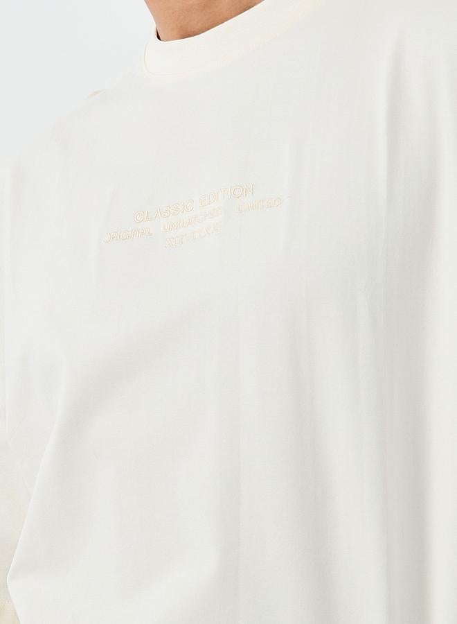 ستايلي تيشيرت بقصة بوكسي وتفاصيل مُطرزة - Image 4