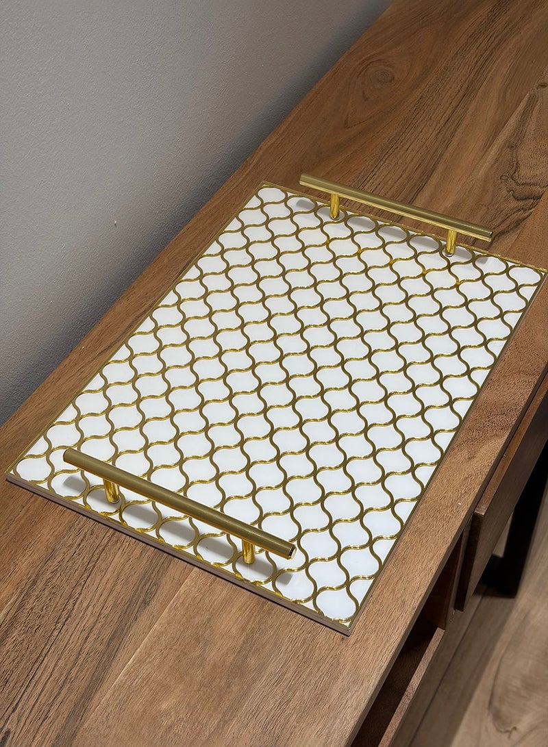 لوحة صينية تقديم من الأكريليك بتصميم مزخرف ومقابض معدنية ذهبية اللون - Image 1