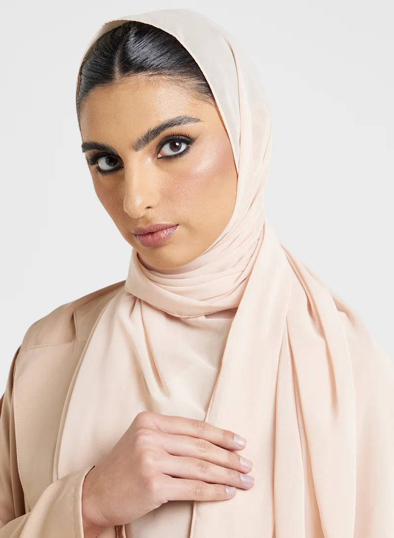 خزانة عباية مع كسرات وشيلة
