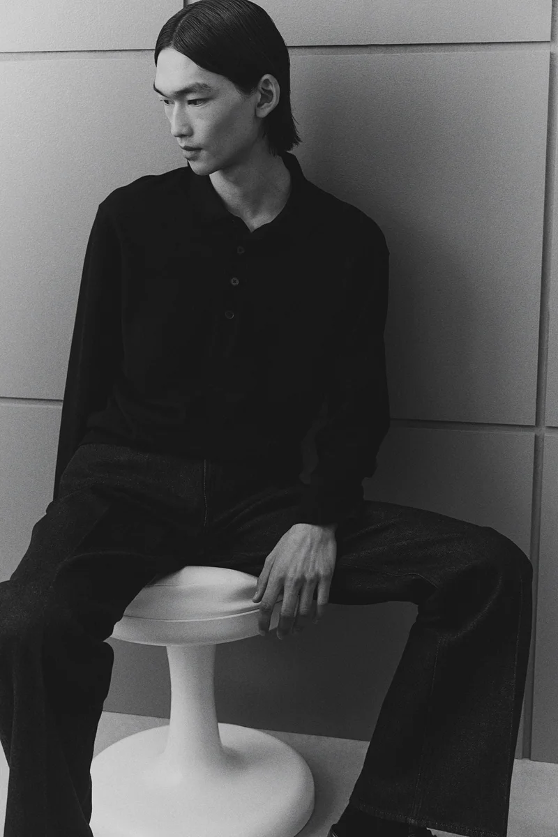 اتش اند ام تي-شيرت بولو محبوك بنعومة بقصة عادية