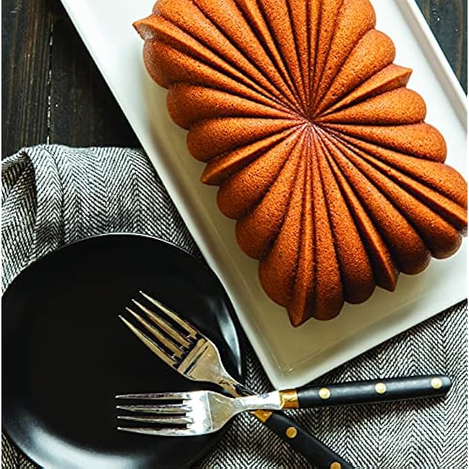 81677 Classic Fluted Cast Loaf Pan 6 Cup Capacity Gold - Image 3