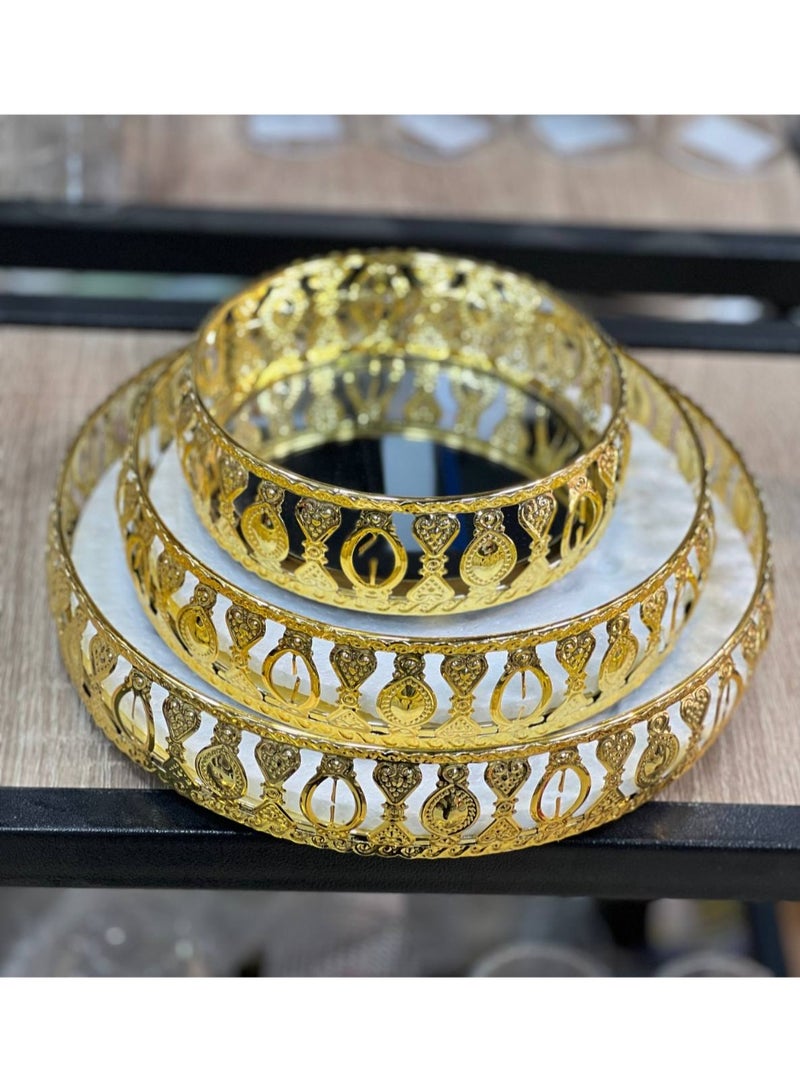 طقم صواني  ٣ قطع  لون دهبي  مقاس ٢٥ سم  _ ٣٠ سم _ ٣٥ سم - Image 1