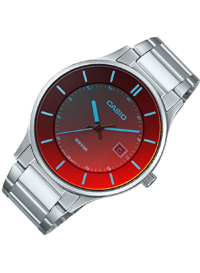 CASIO ساعة رجالية بعقارب مع عرض التاريخ ومينا حمراء وزجاج مستقطب وسوار من الفولاذ المقاوم للصدأ MTP-E605D-1EVDF - Image 2