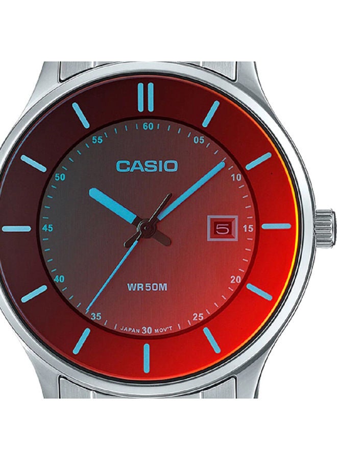 CASIO ساعة رجالية بعقارب مع عرض التاريخ ومينا حمراء وزجاج مستقطب وسوار من الفولاذ المقاوم للصدأ MTP-E605D-1EVDF - Image 3