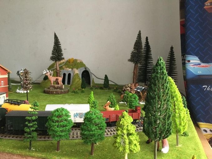 OrgMemory Mixed Model Trees, 70pcs, 1.5-6 inch(4-16 cm), Ho Scale Bushes with Animals Figures, Plastic Trees for Projects, Model Train Scenery - Image 3