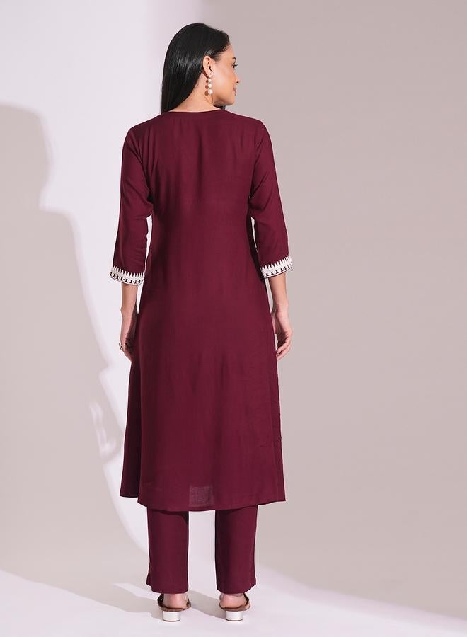 جلو باص طقم من بنطال وكورتا بتفاصيل مُطرزة - Image 3