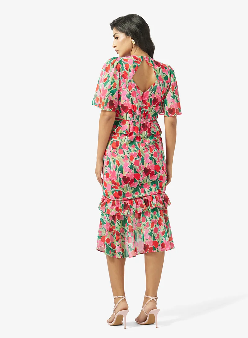 هوب اند ايفي فستان ميدي بياقة على شكل حرف  وخصر مكشكش وتنورة بكشكشة متعددة الطبقات