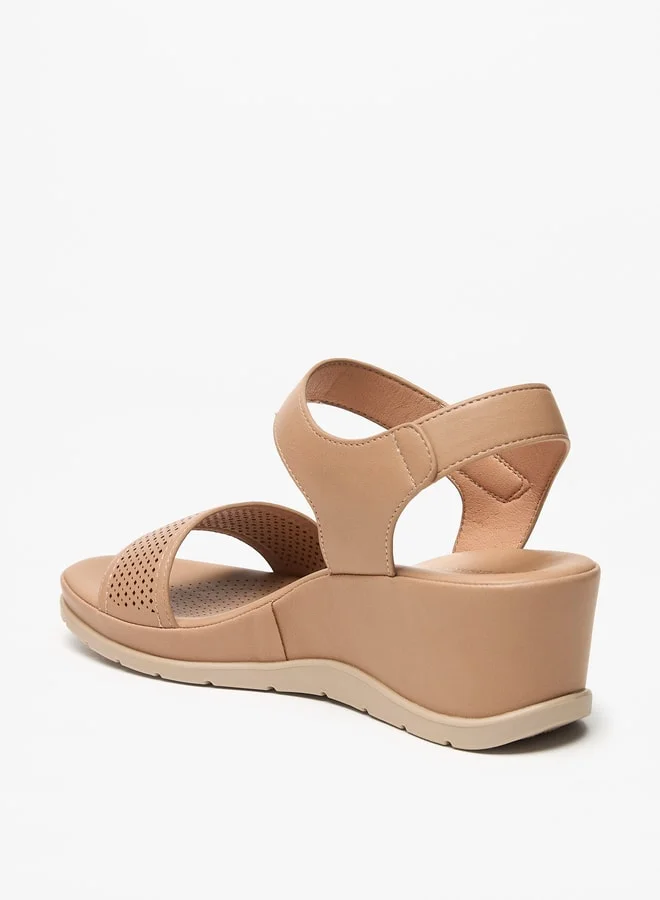 لو كونفورت Women's Textured Wedge Heel Sandals with Hook and Loop Closure