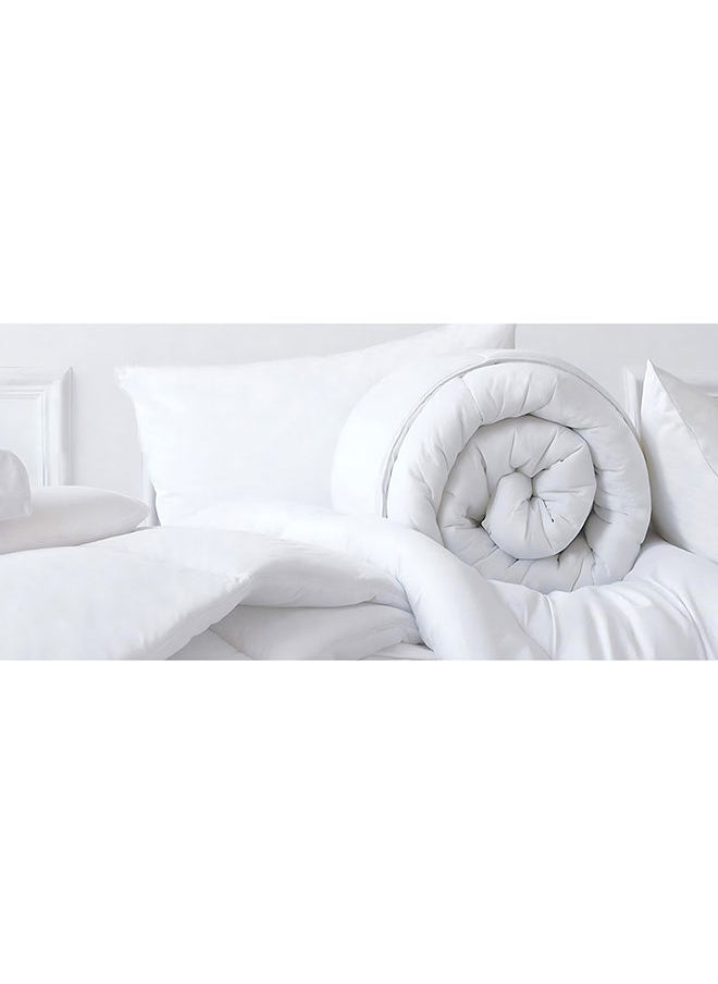 Hotel Linen Klub - لحاف مضاد للميكروبات - الغلاف الخارجي: 100% ميكروفايبر مع علاج مضاد للميكروبات، التعبئة: 200 جرام لكل متر مربع من الألياف الناعمة، الحجم: مفرد 160 × 200 سم - Image 1