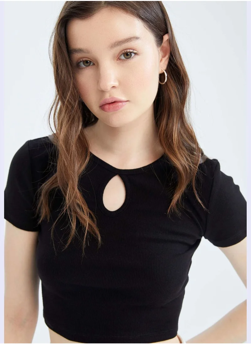 DeFacto Slim Fit Short Sleeve Cut Out Crop Top