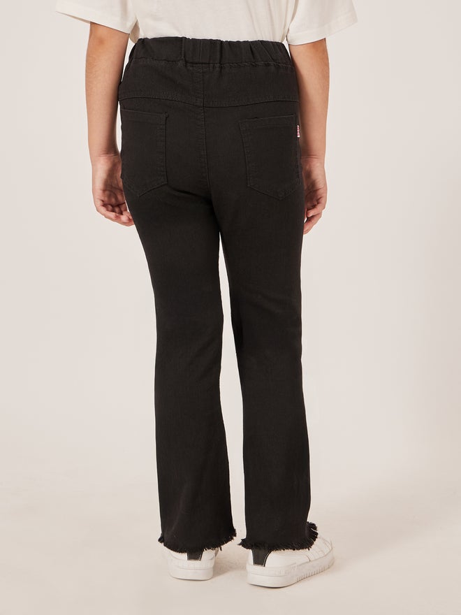 Styli Styli Black Denim Jeans with Lace Flower Detail for Girls  - Image 4