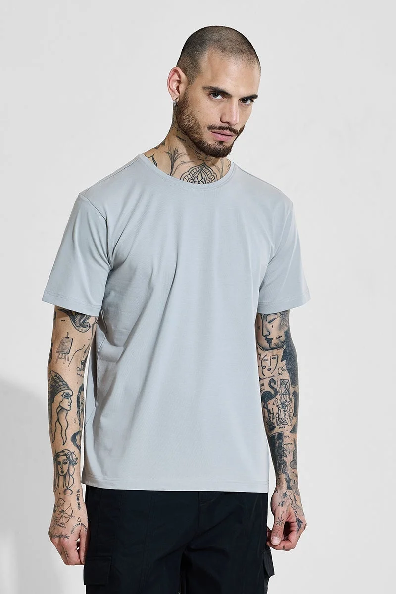 سنيتش تيشيرت رمادي فاتح بقصة ضيقة ومرونة رباعية الاتجاهات