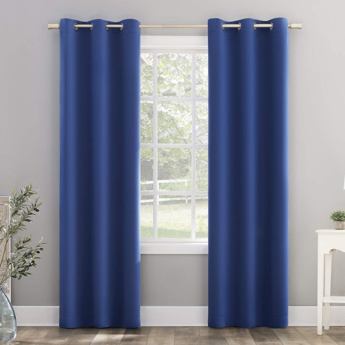 RILEY KIDS BEDROOM BLACKOUT GROMMET CURTAIN PANEL 40 X 84 CLASSIC BLUE