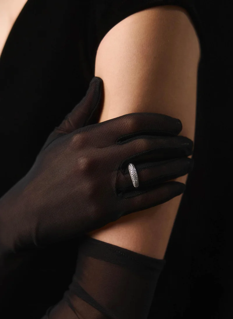 Voluminous ring with small crystals