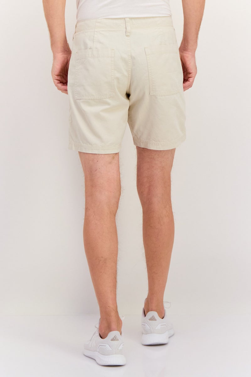 GAP شورتات أساسية بسيطة للرجال باللون البيج - Image 4