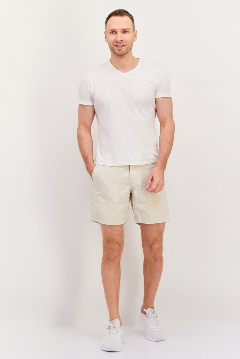 GAP شورتات أساسية بسيطة للرجال باللون البيج - Image 2
