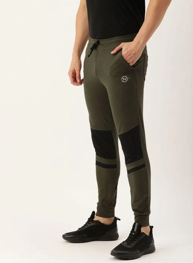 The Indian Garage Co Men Slim Fit Solid Mid-Rise Stretchable Knitted Jogger Trousers