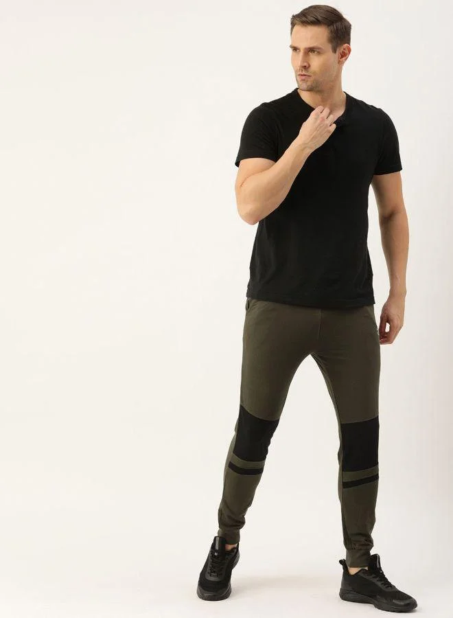 The Indian Garage Co Men Slim Fit Solid Mid-Rise Stretchable Knitted Jogger Trousers