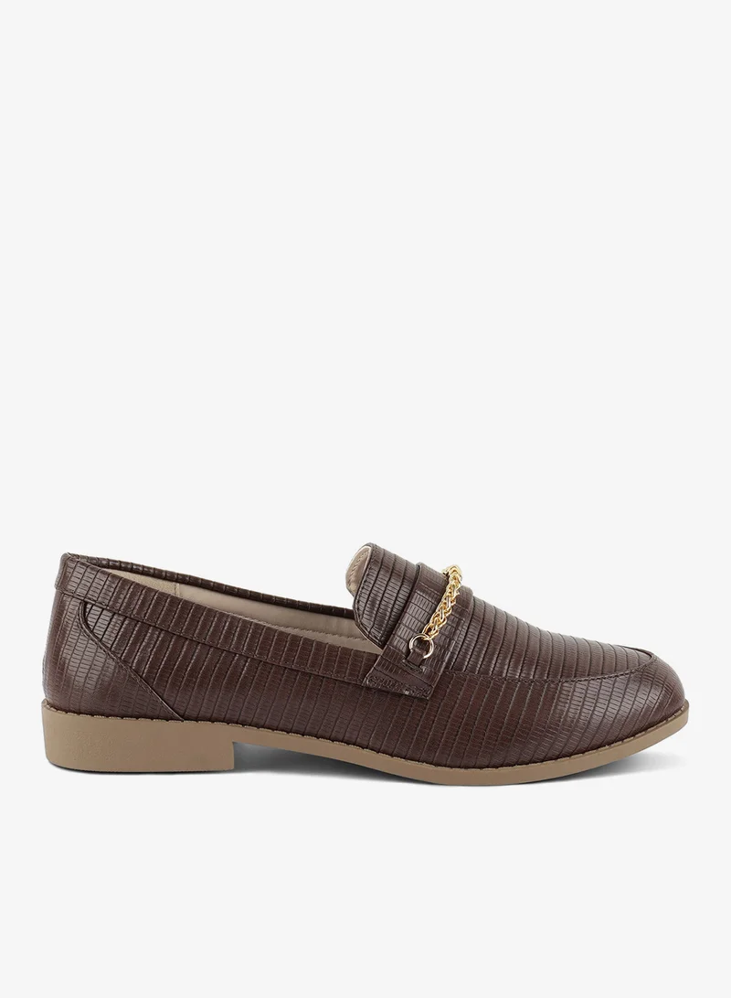 Low Block Loafers Adorned with Golden Chain