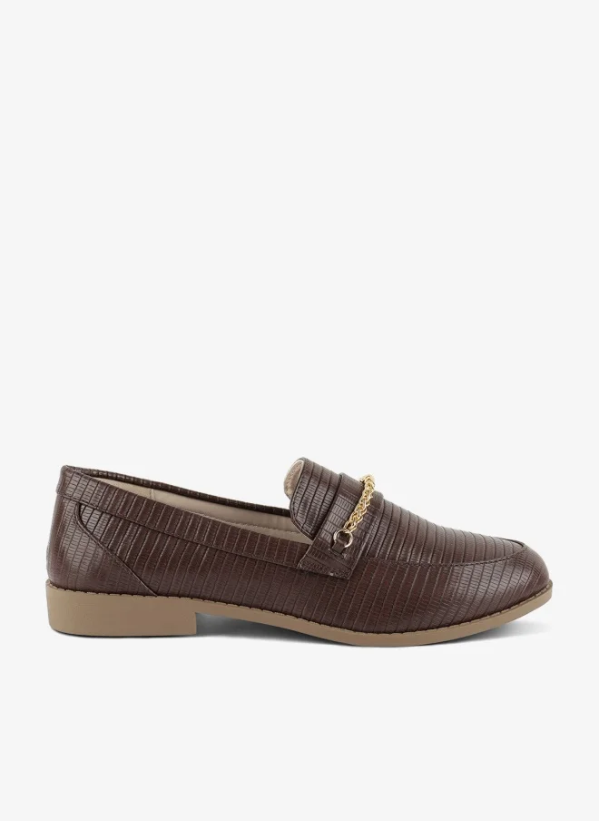 Low Block Loafers Adorned with Golden Chain