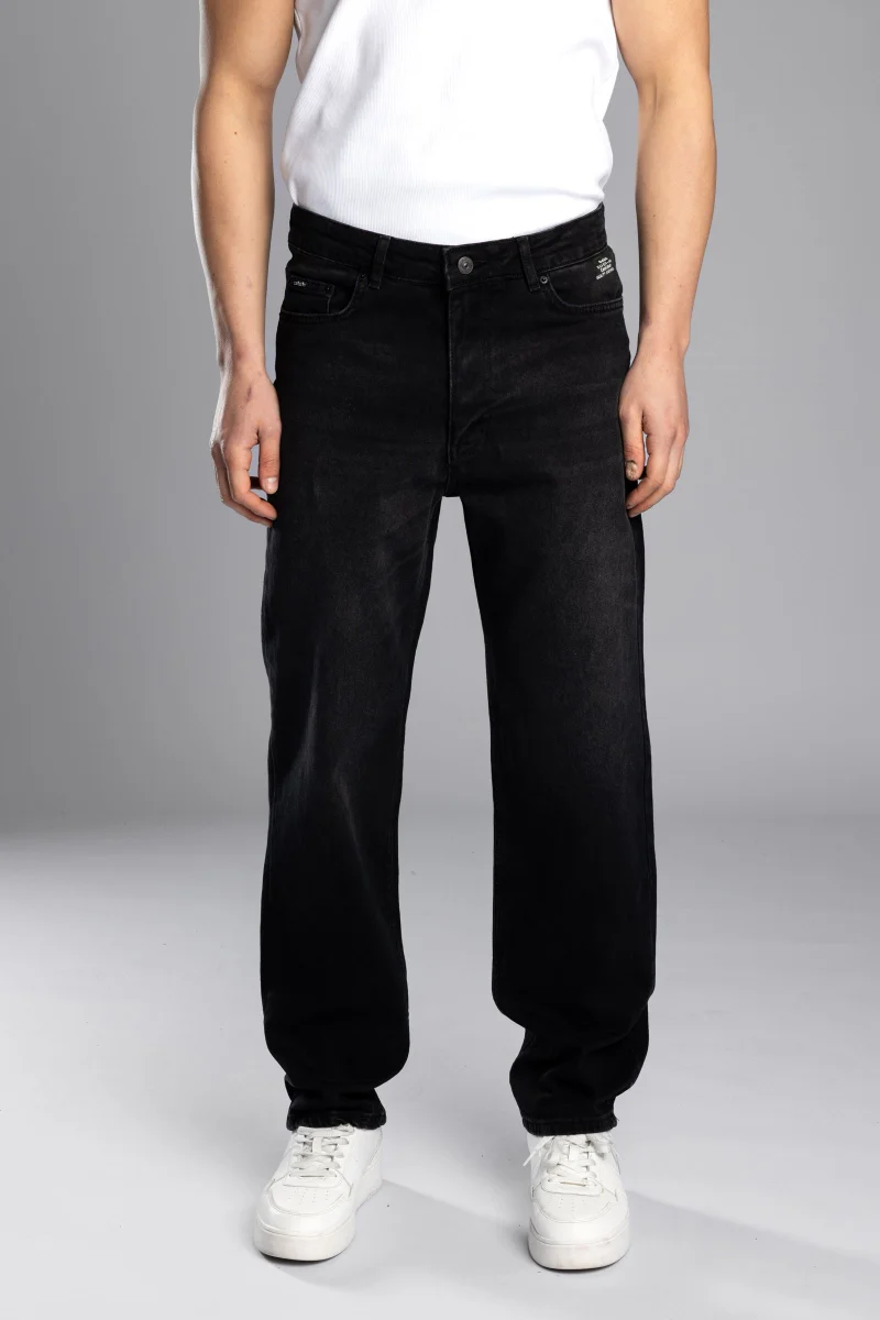 كاتش بنطلون جينز بنقشة نصية بسيطة