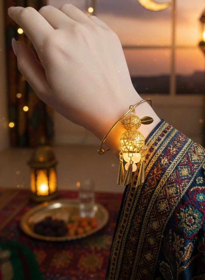 ايه ام سوار بتصميم عتيق، دافئ ومتألق، مناسب لجميع الأعمار، قابل لتعديل المقاس، مصنوع يدويًا بتصميم فانوس قصر من سبيكة معدنية مرصعة، أفضل هدية لرمضان، وارتداء في الأعياد - Image 1