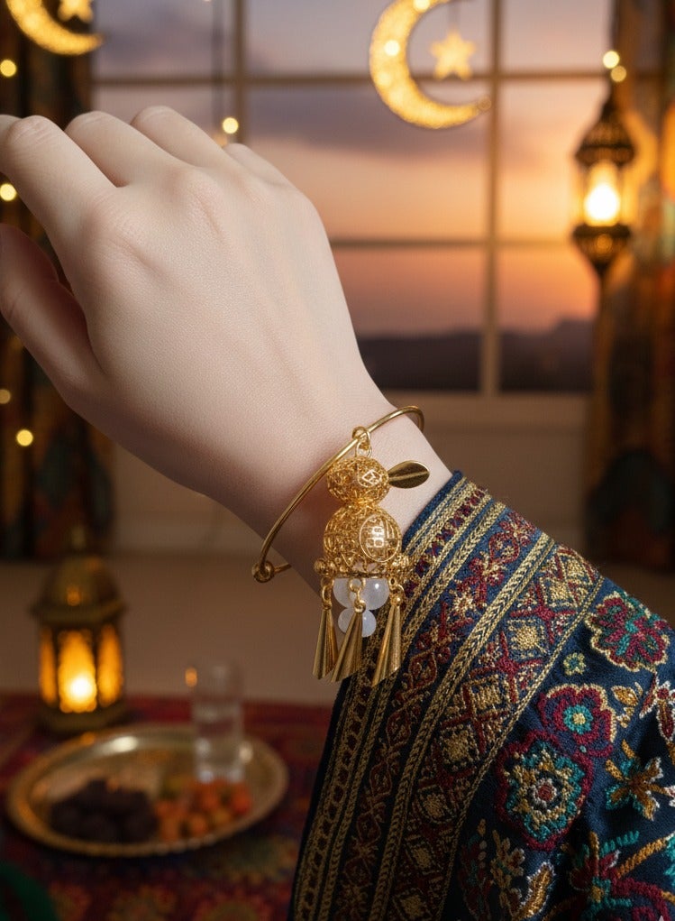 ايه ام سوار بتصميم عتيق، دافئ ومتألق، مناسب لجميع الأعمار، قابل لتعديل المقاس، مصنوع يدويًا بتصميم فانوس قصر من سبيكة معدنية مرصعة، أفضل هدية لرمضان، وارتداء في الأعياد - Image 3