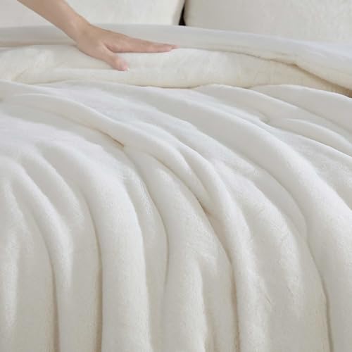 Vera Wang - Queen Comforter Set, Ultra-Soft Faux Fur Knit Bedding w/Prewashed Microfiber Reverse, 3 Piece Bed Set w/Matching Pillowcases (Signature Beige) - Image 4