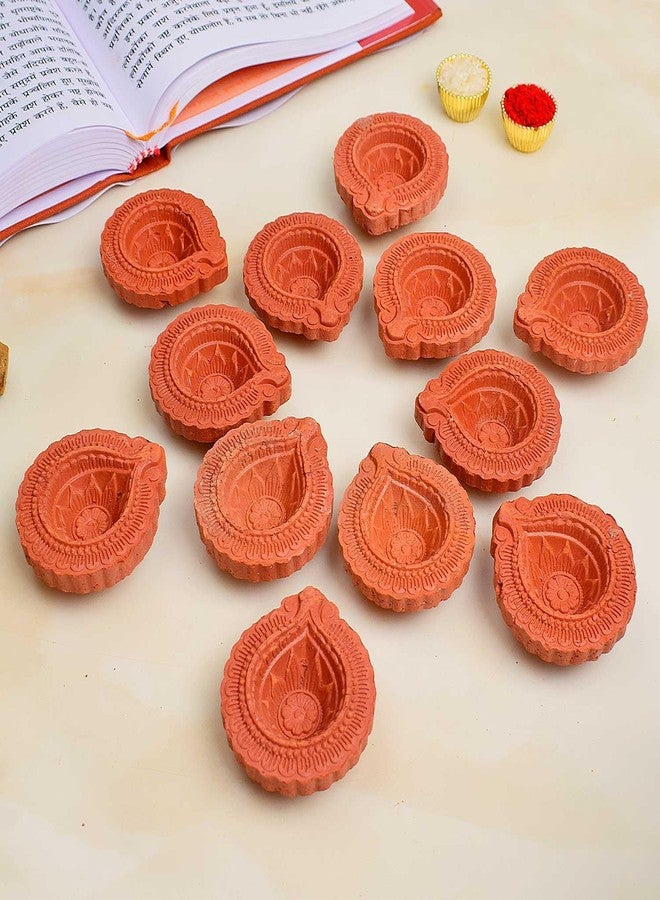 كرافتس مان مجموعة ساتفيك المكونة من 12 قطعة من مصابيح ديا الطينية مع فتائل قطنية لطقوس ديوالي التقليدية المصنوعة يدويًا من الطين الطبيعي، مثالية لتزيين ديوالي، وهي هدية هندية رائعة. - Image 5