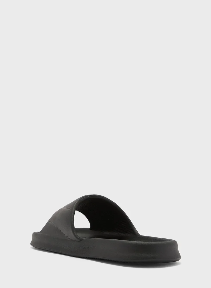 جينجر Diagonal Stitch Slides