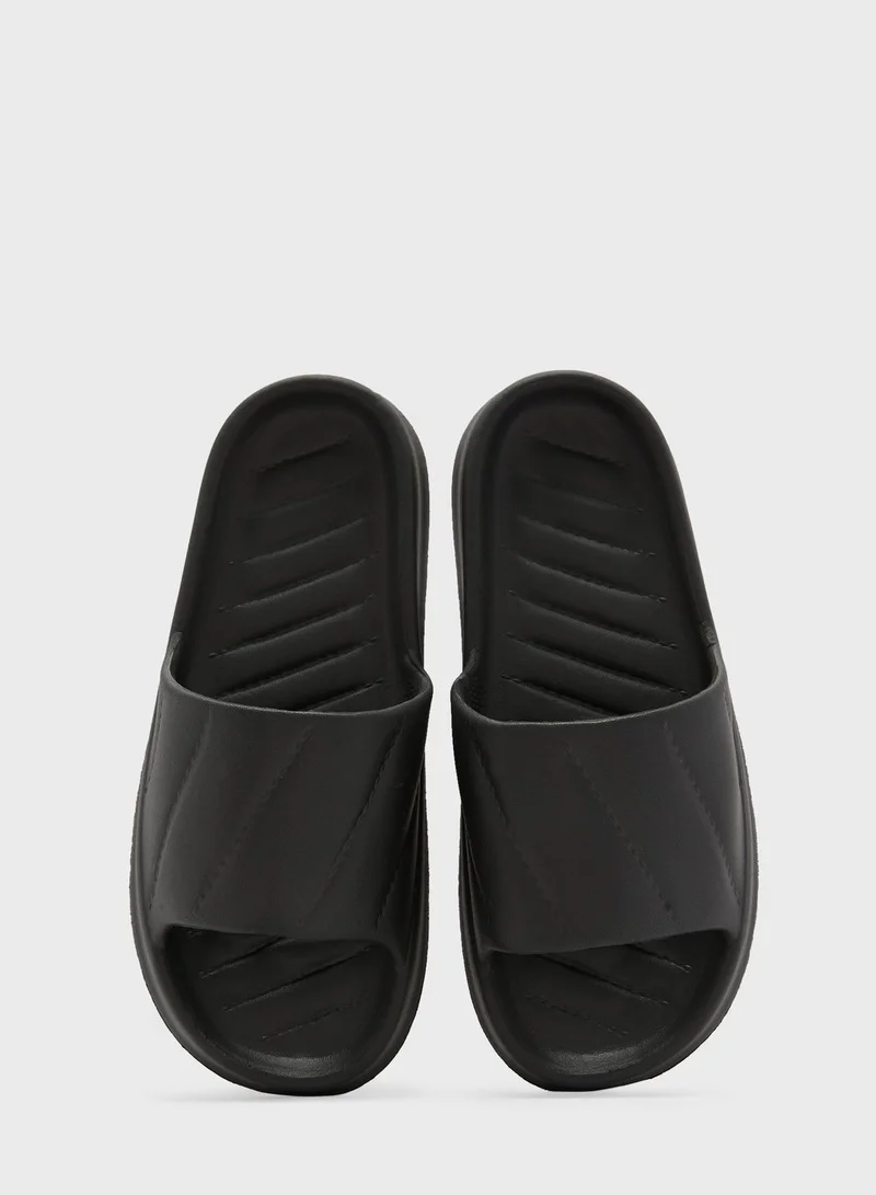 جينجر Diagonal Stitch Slides