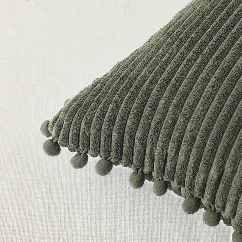 Fancy Homi عبوة من 2 من أغطية الوسائد الزخرفية البيضاء البوهيمية مع شرابات، مقاس 26x26 بوصة، من القطيفة الناعمة، مجموعة أغطية وسائد مربعة صلبة للأريكة والأريكة وغرفة النوم والسيارة وغرفة المعيشة 66x66 سم - Image 4