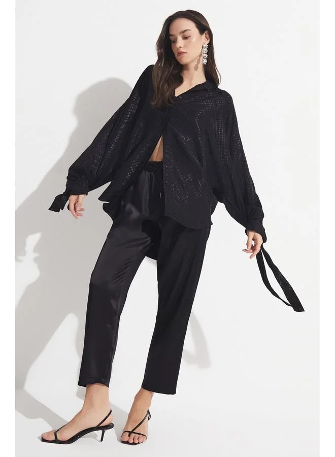 JUNE June Women Exclusive Boyfriend/Wide Fit Rayon Blend Shiny Sleeve Detailed Shirt Black