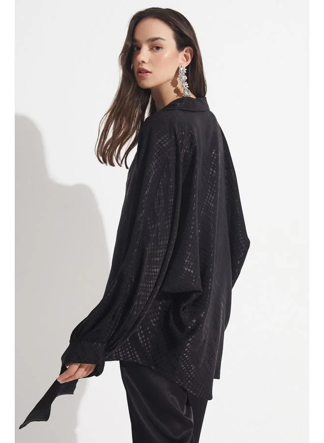 JUNE June Women Exclusive Boyfriend/Wide Fit Rayon Blend Shiny Sleeve Detailed Shirt Black