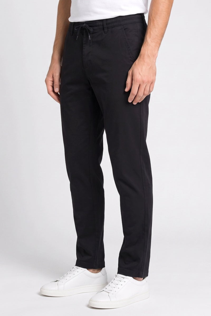 Lyle & Scott Men Tapered Fit Solid Chino Pants, Black - Image 3