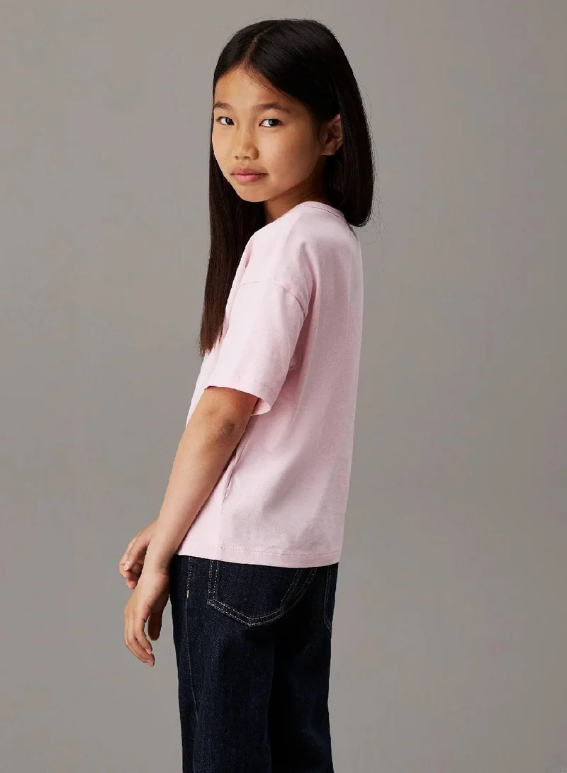 كالفن كلاين جينز تيشرت واسع مزين برسومات