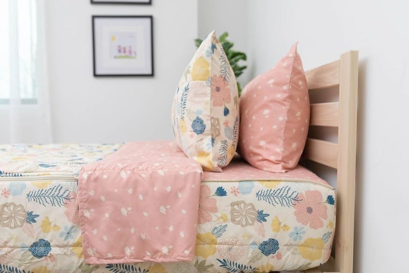 Beddys Flower Blossoms Girls Durable Zipper Bedding for Kids Bed in a Bag Floral Sheets and Comforter Easy to Make and Wash Includes Pillowcase and Pillow Sham Super Soft All Season