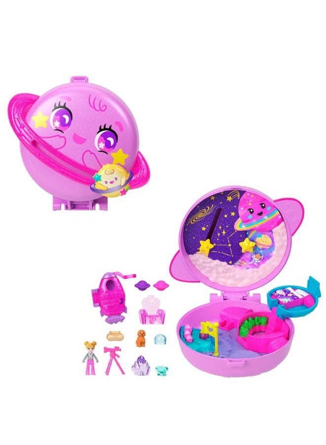 Polly Pocket دمى ومجموعة ألعاب، صندوق فضاء كوكب بولي، لعبة سفر مع 1 دمية صغيرة، جرو وإكسسوارات متطابقة JCB18 - Image 1