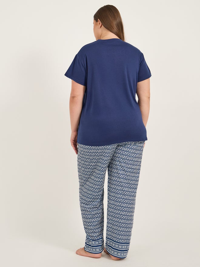 Styli Styli Unwind Plus Size Calm Slogan Print T-Shirt and Aztec Print Pyjama Set  - Image 5