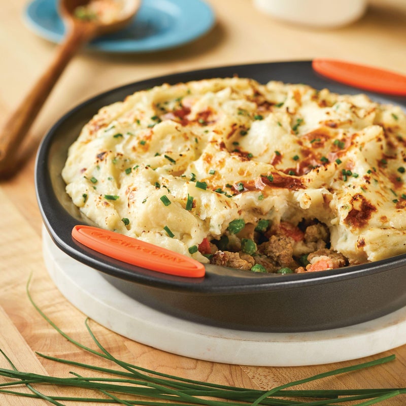 Rachael Ray راشيل راي يام - أو! صينية خبز غير لاصقة مع مقبض / صينية كعك غير لاصقة مع مقبض، دائرية - 9 بوصة، رمادي - Image 5