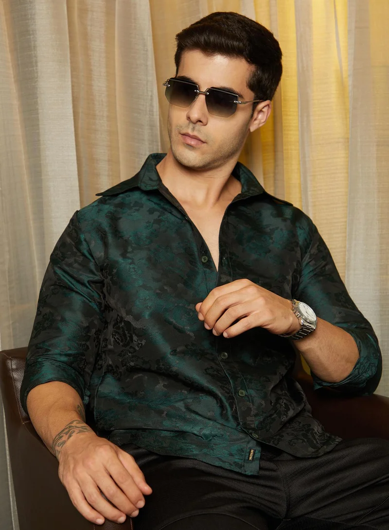 كامبوس سوترا Men's Emerald Green Rosa-Woven Shirt For Casual Wear | Spread Collar | Long Cuffed Sleeves | Button Closure | Shirt Crafted With Comfort Fit For Everyday Wear